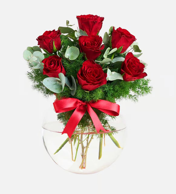 7 ورود حمراء في مزهرية زجاجية أكواريوم