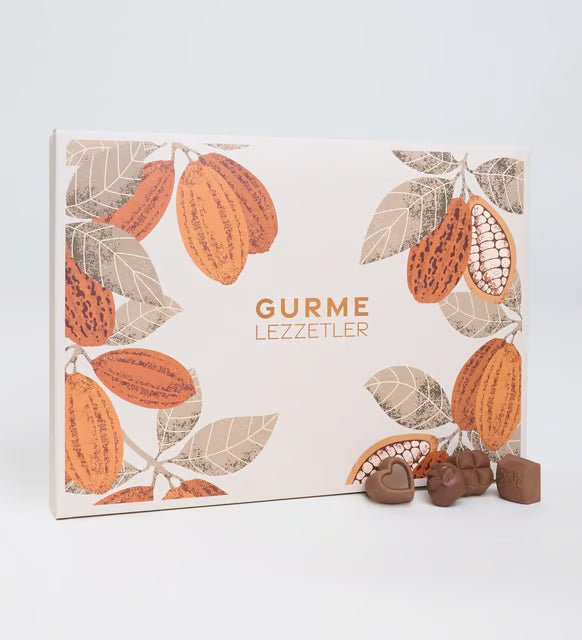 علبة مزخرفة تضم 54 قطعة من شوكولاتة الحليب الفاخرة – 732 غرام